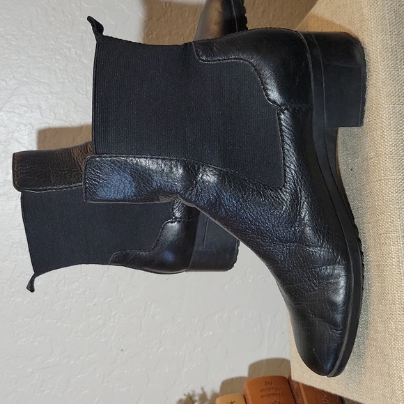 CIRCA Leather Bootie 10M - Picture 4 of 16